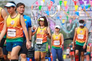 BIB: 46055, 40193
                            <button type="button" onclick="openModal(9914699)" class="btn btn-primary btn-sm float-right btn-popup" data-toggle="modal" data-target=".modal-high-quality">
                        <i class="fas fa-shopping-cart"></i> Add to Cart
                    </button>
                                            <button type="button" onclick="isThisMe(9914699, true)" class="btn btn-success btn-sm float-right btn-popup btn-isme hidden" data-toggle="tooltip" data-placement="bottom" title="นี่คือรูปของคุณใช่ไหม คลิกที่นี่เพื่อเอาเข้าอัลบั้ม">
                        <i class="fas fa-plus"></i> Add to album
                    </button>
                    <button type="button" onclick="isThisMe(9914699, false)" class="btn btn-warning btn-sm float-right btn-popup btn-isnotme hidden">
                        <i class="fas fa-ban"></i> Remove from album
                    </button>